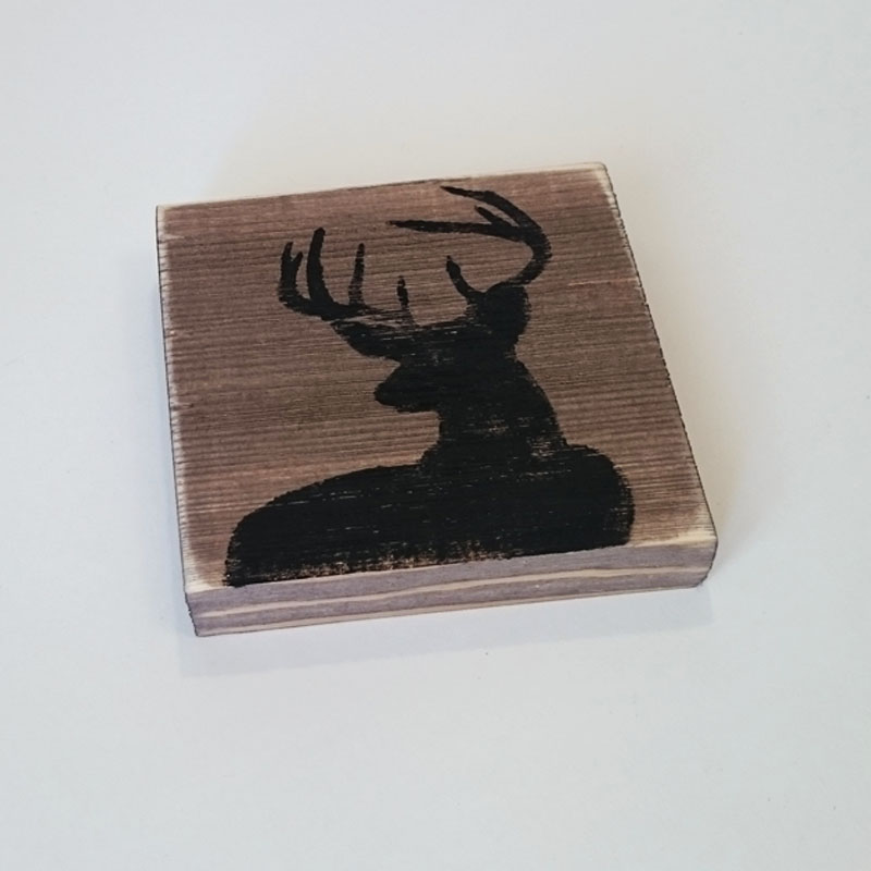 Деревянный декор с силуэтом оленя - иллюстрация товара №3