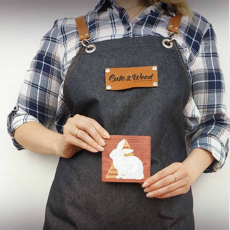 Деревянный декор с силуэтом кролика - описание и стоимость изделия