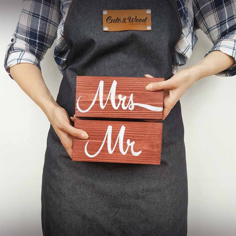 Набор из 2-х деревянных табличек MR&MRs - описание и стоимость изделия