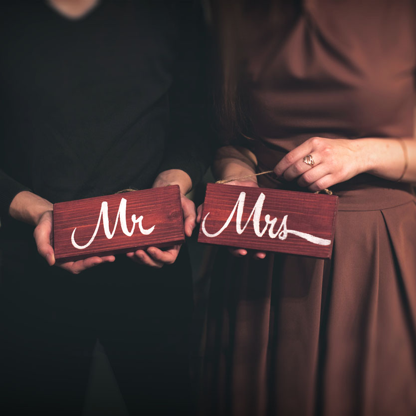 Набор из 2-х деревянных табличек MR&MRs - иллюстрация товара №5