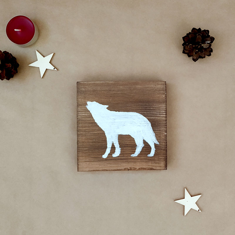 Новогодний декор с силуэтом волка - описание и стоимость изделия