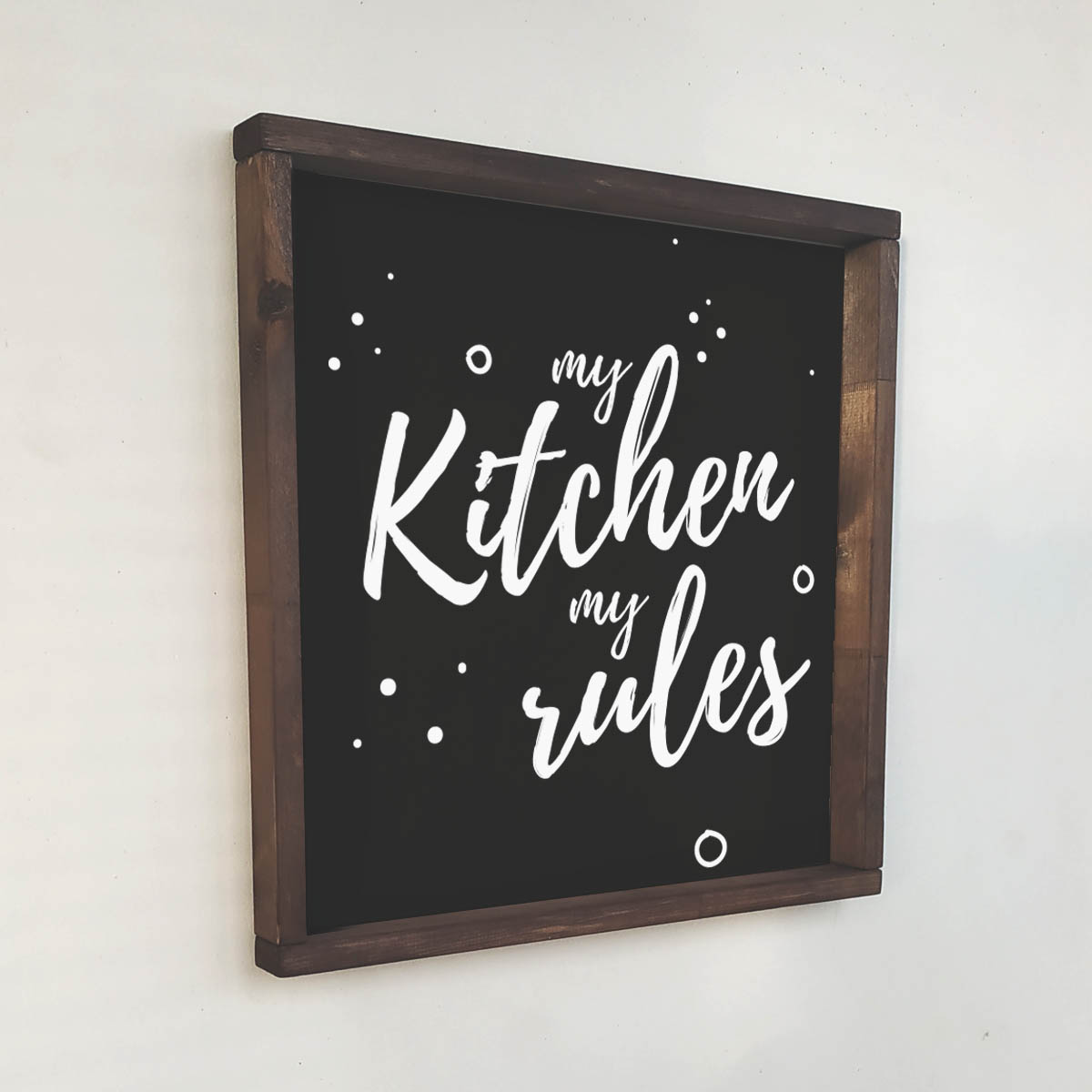 Декоративное панно с белой надписью MY KITCHEN MY RULES - иллюстрация товара №2